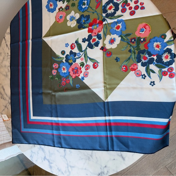 Tory burch silk square scarf - Picture 3 of 6